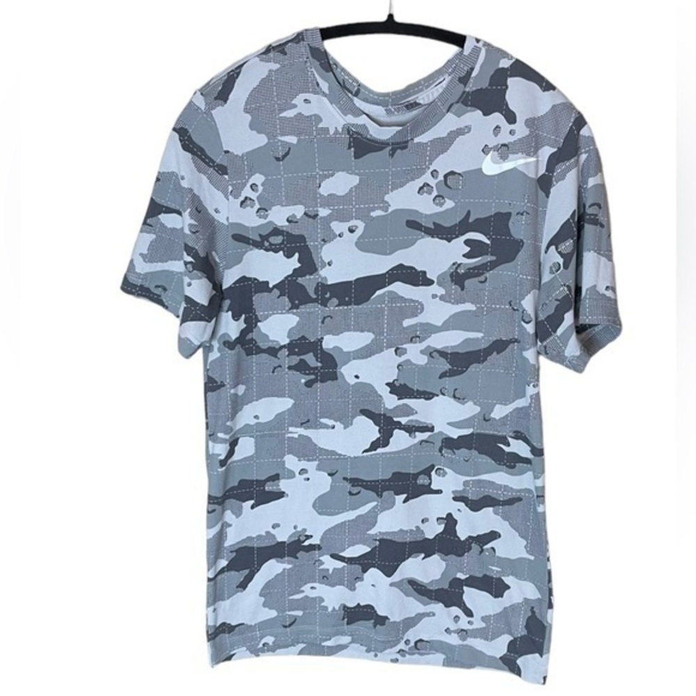 The Nike Tee Dri-Fit Grey and‎ White Camouflage Short Sleeve T-Shirt Size Small